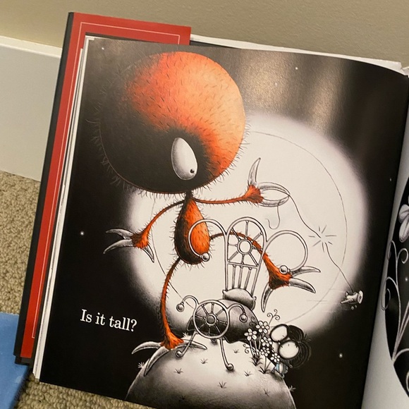 2 x Hardcover Books - Picture 11 of 12